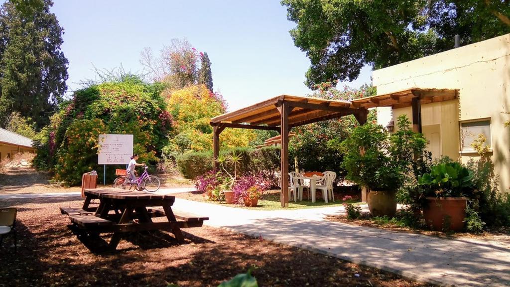 Kibbutz Tiratzvi - Country Lodging Tirat Zevi Exterior foto